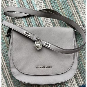 Michael Kors Medium Messenger Pearl Grey Hamilton Adjustable Crossbody Purse